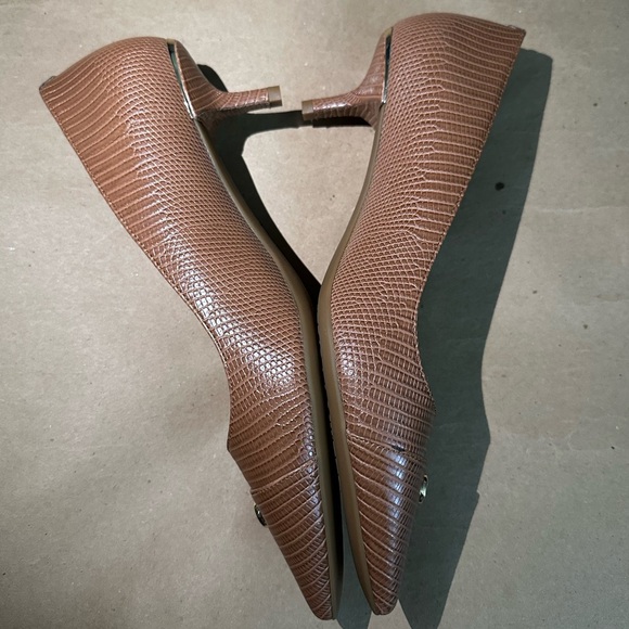 NEW Michael Kors Snake Embossed Brown Kitten Heels Pumps Size 8 - Picture 4 of 9